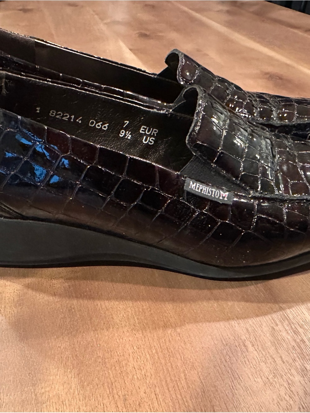 Mephisto Women's Brown Croc-Embossed Leather Loafers